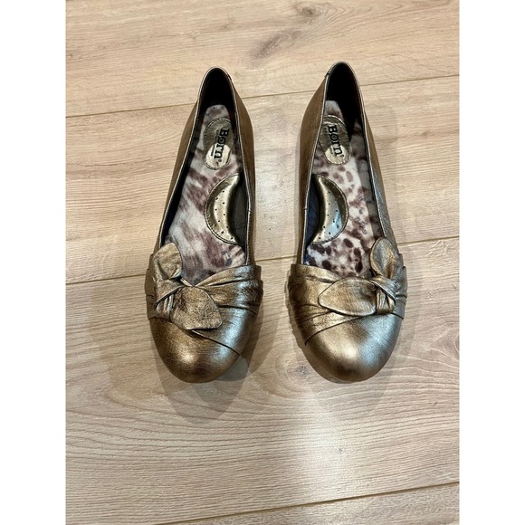 Born Shoes - Born Julianne Metallic Bronze Leather Ballet Flats Bow Womens 9.5 EUC